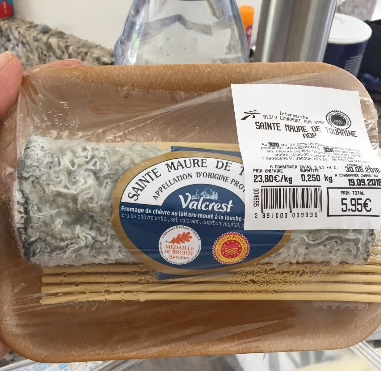 Valcrest Sainte Maure de Touraine AOP packshot