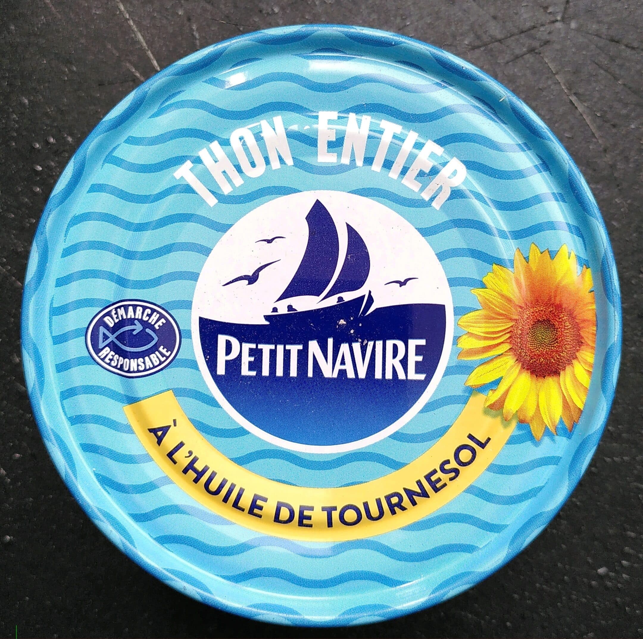 Petit navire Thon entier à l'huile de tournesol packshot