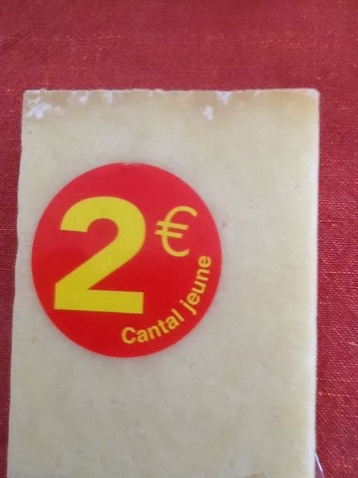 Casino Sté Fromagère de Riom Cantal Jeune Au Lait De Vache Pasteurisé packshot