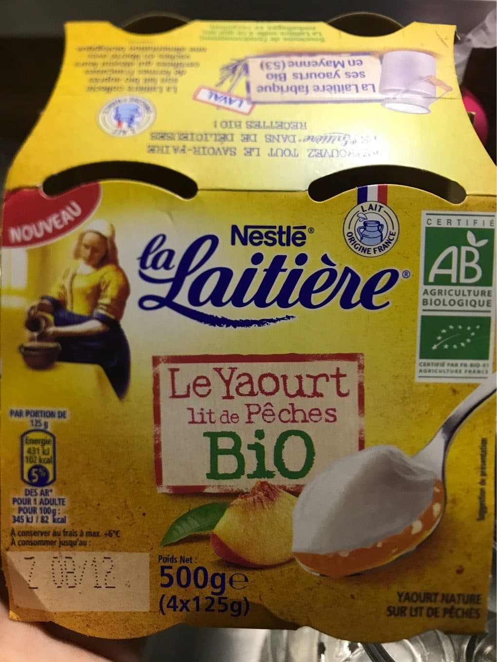Nestlé L'onctueux sur lit de pêches packshot