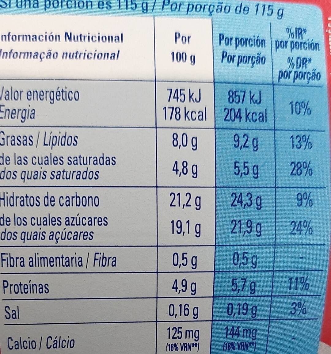 Nestlé Mix-in yogur natural azucarado con bolitas de kitkat packshot