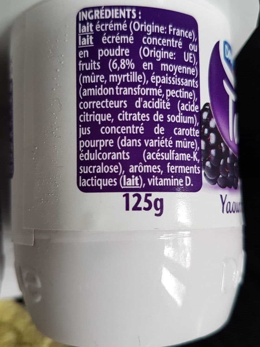 Danone yaourt packshot