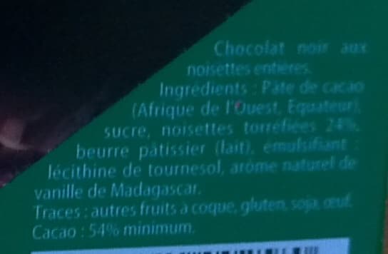 NESLTÉ Grand Chocolat Noir Noisettes entières packshot