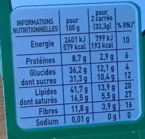 NESLTÉ Grand Chocolat Noir Noisettes entières packshot