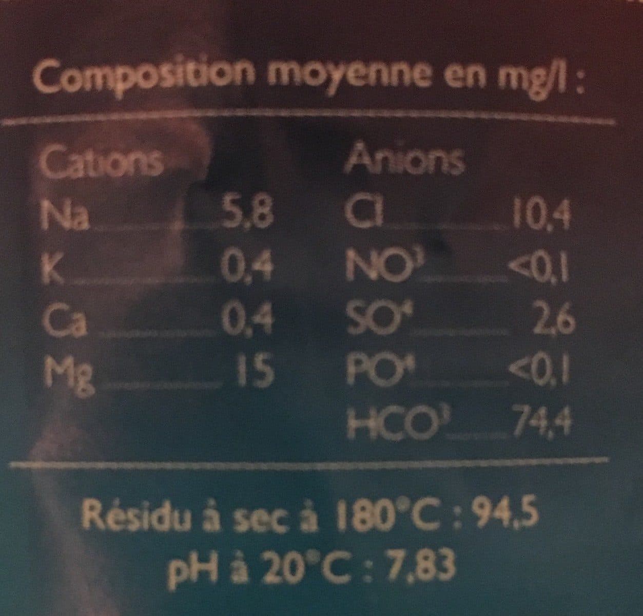Mont-Dore Eau de source naturelle packshot