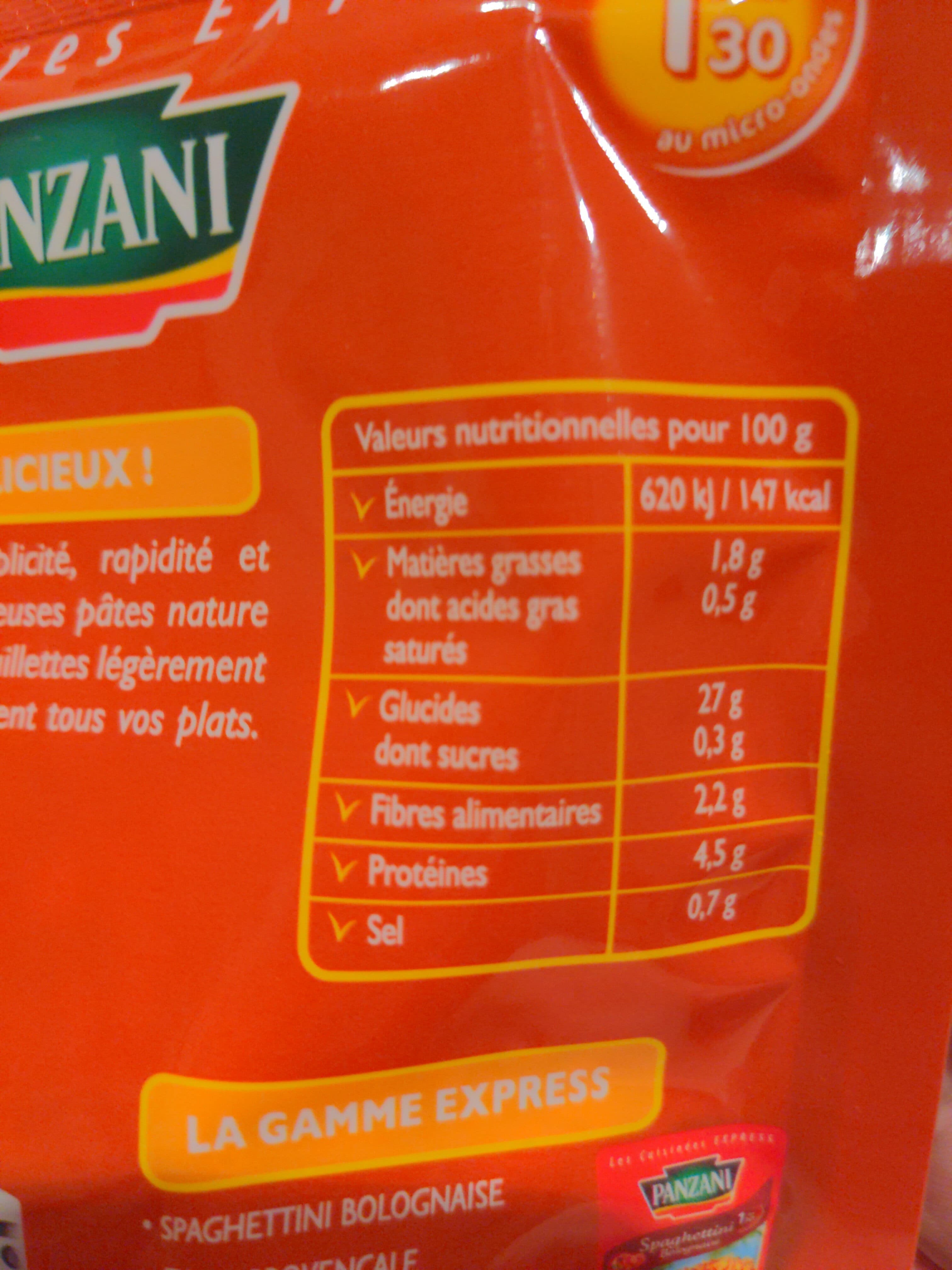Ebro Foods Coquillettes nature avec une noix de beurre packshot