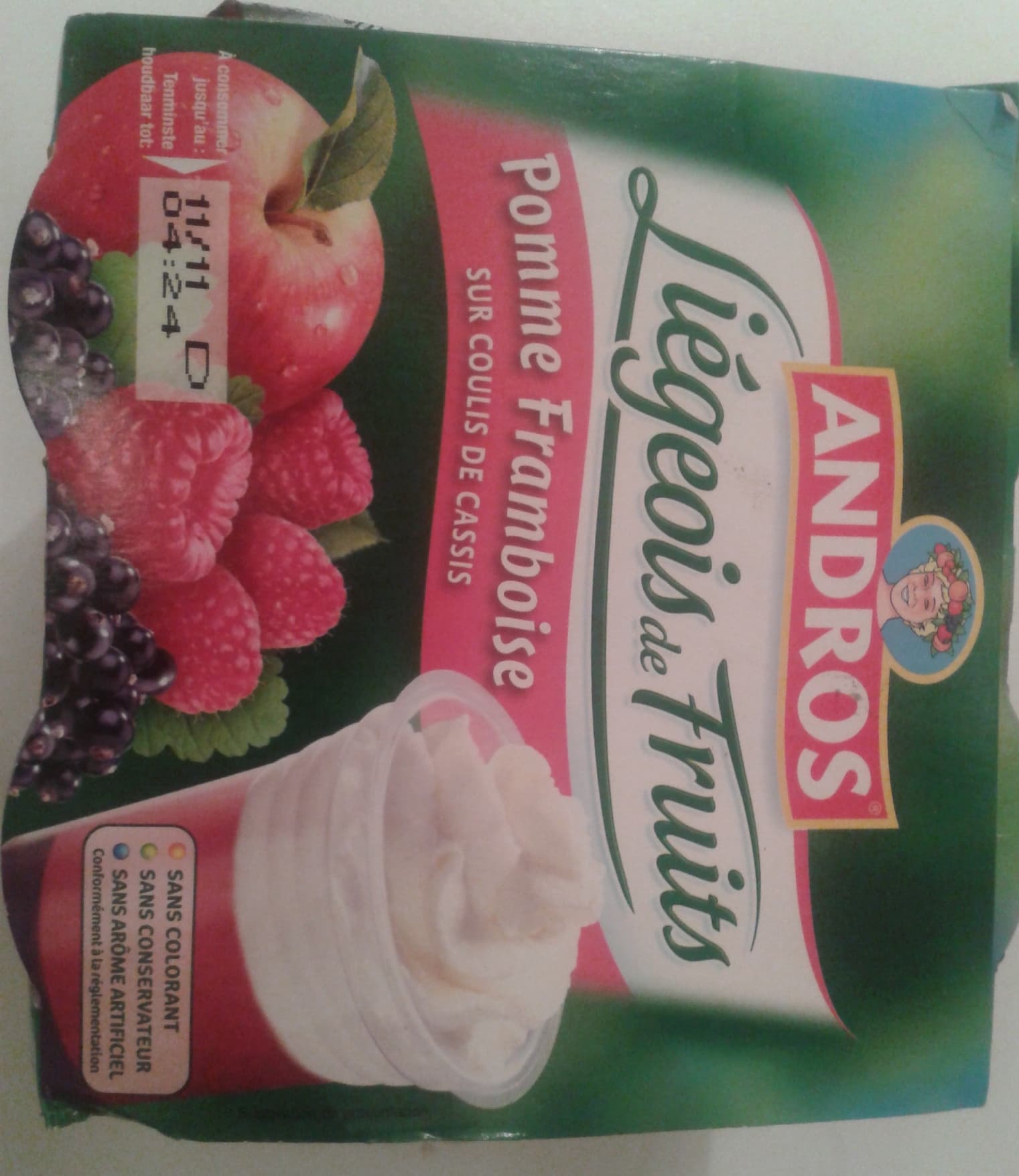 Andros Liégeois de fruits Pomme-Framboise sur coulis de Cassis packshot