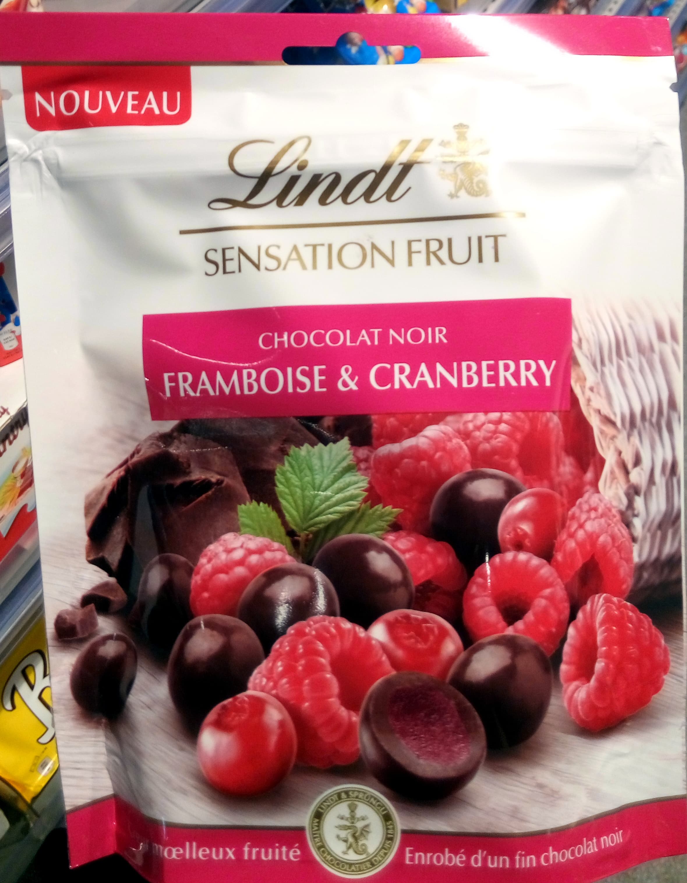 Lindt Lindt Sensation Fruit Framboise & Cranberry packshot