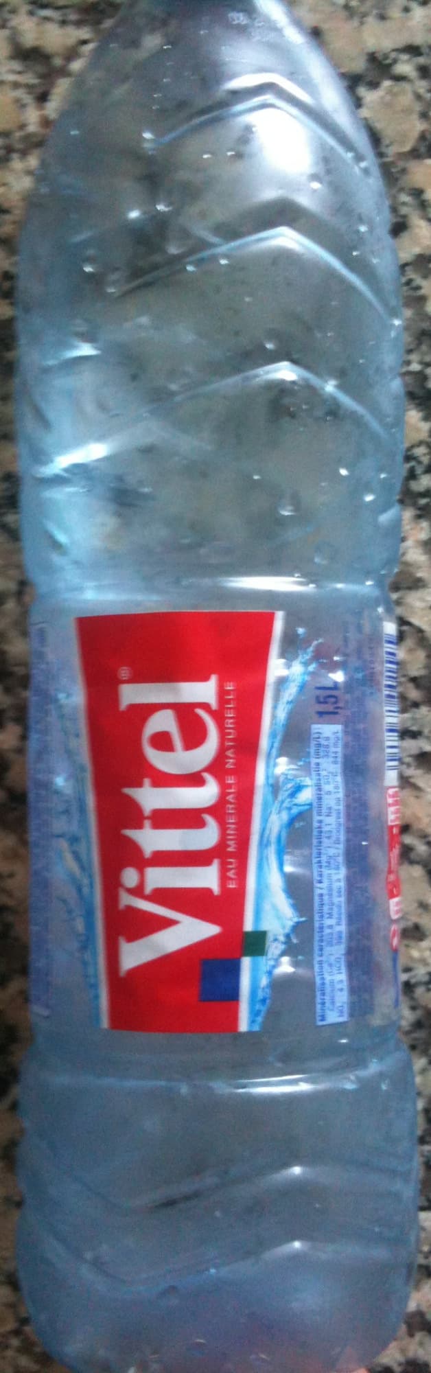 Vittel Eau minérale naturelle packshot