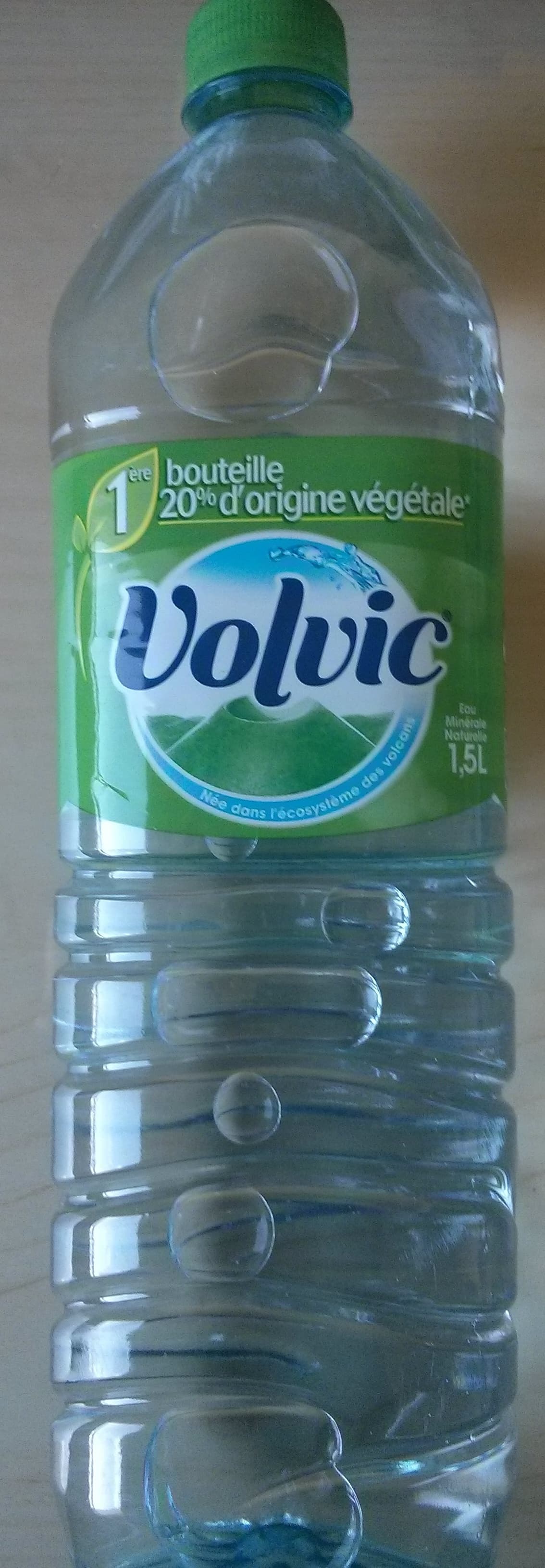 Danone Eau Volvic packshot