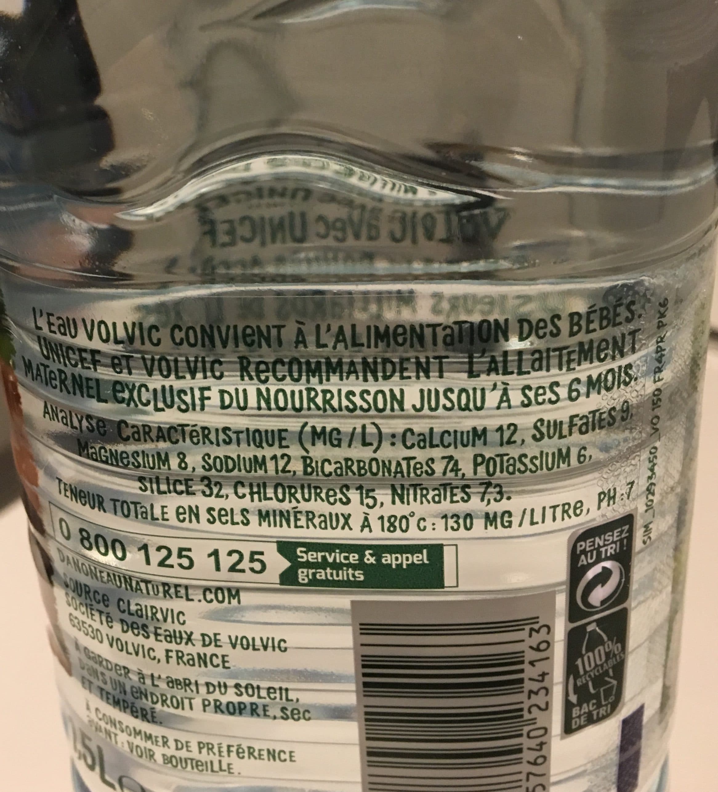 Volvic Eau minérale naturelle packshot