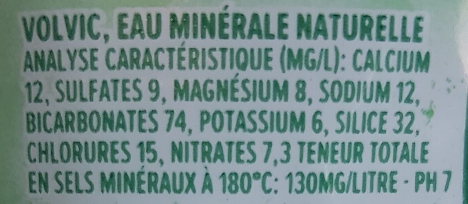 Volvic Eau minérale naturelle volcanique packshot