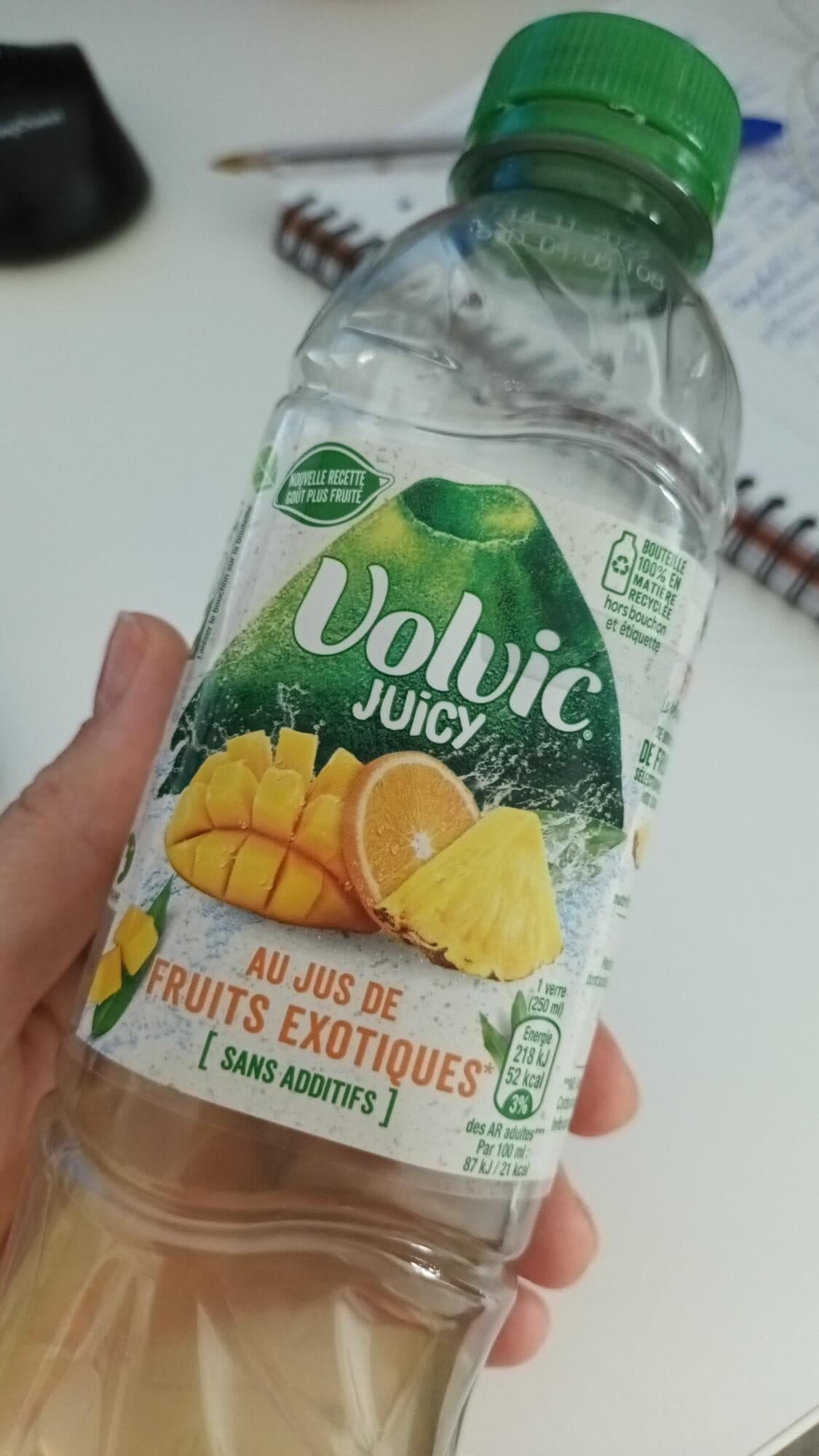 Volvic Juicy Fruits Exotiques packshot