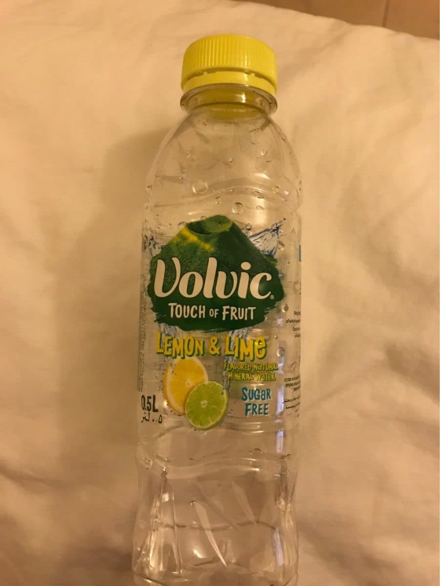 Volvic Volvic touch of fruit lemon and lime packshot