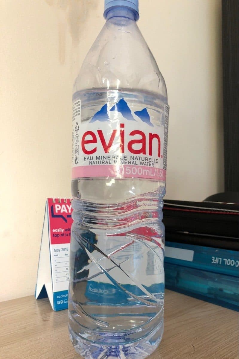 EVIAN Eau EVIAN packshot