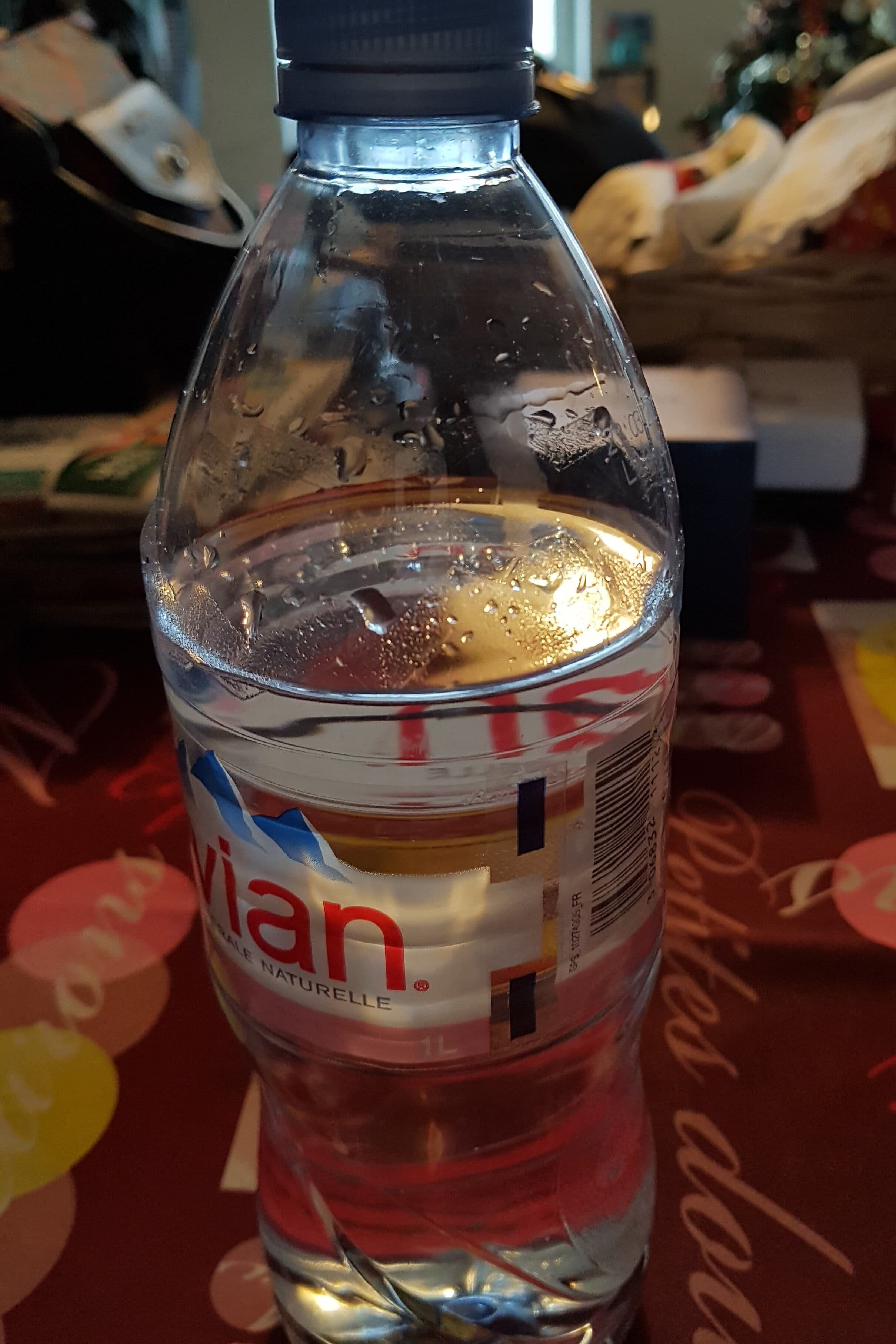 Evian Eau minérale naturelle packshot