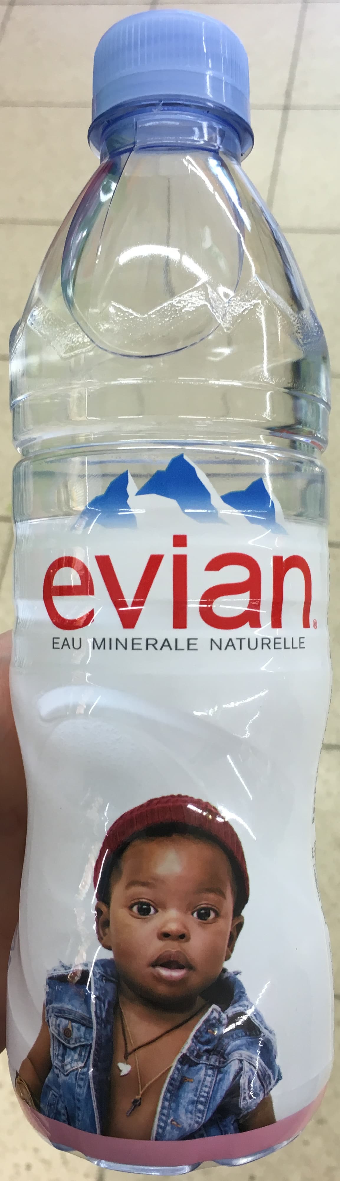 Evian Eau minérale naturelle packshot