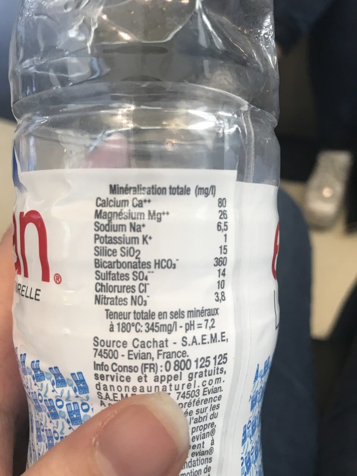Evian Bouteille Evian packshot