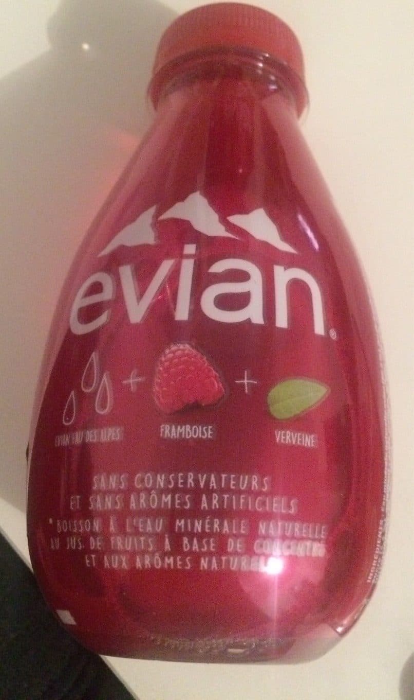 Evian Evian fruits et plantes packshot
