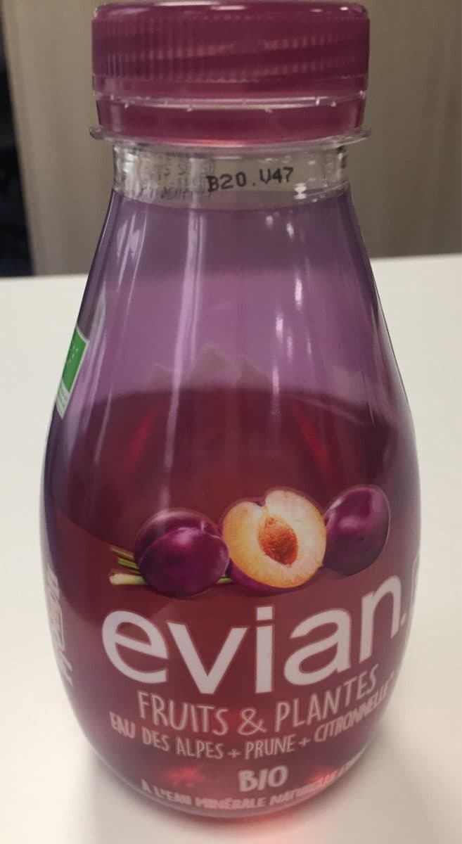 Evian evian fruits et plantes packshot
