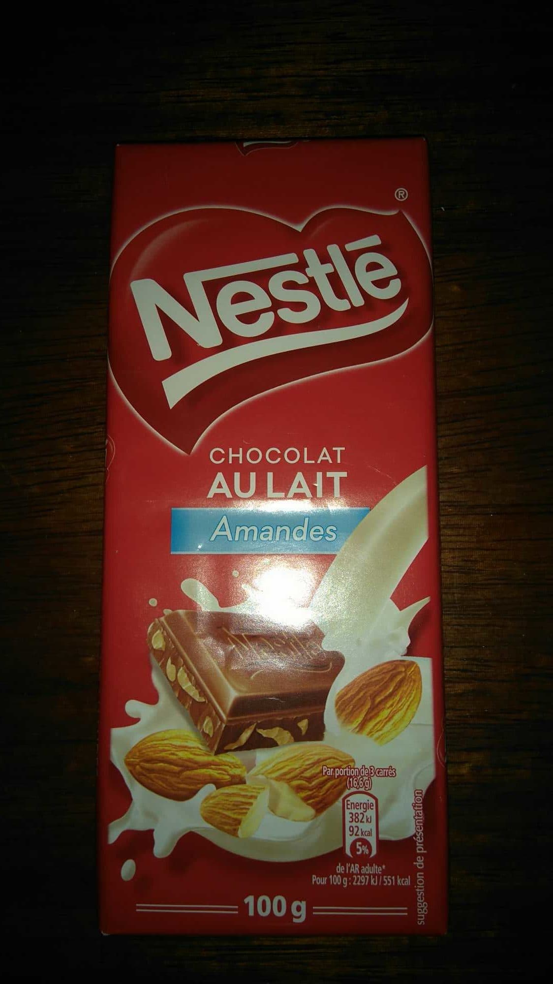 Nestlé Tablette de chocolat au lait et aux amandes packshot