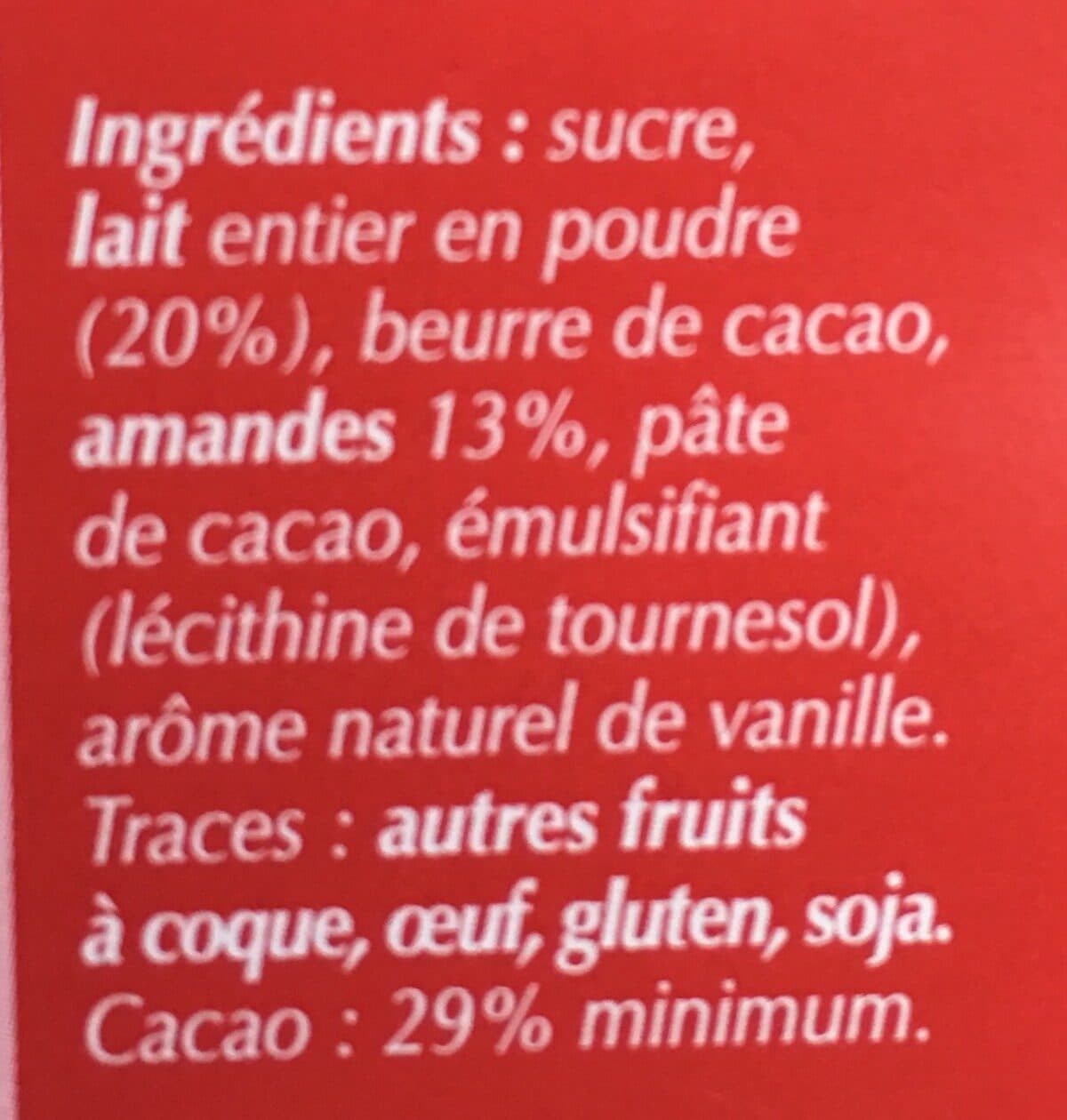 Nestlé Tablette de chocolat au lait et aux amandes packshot