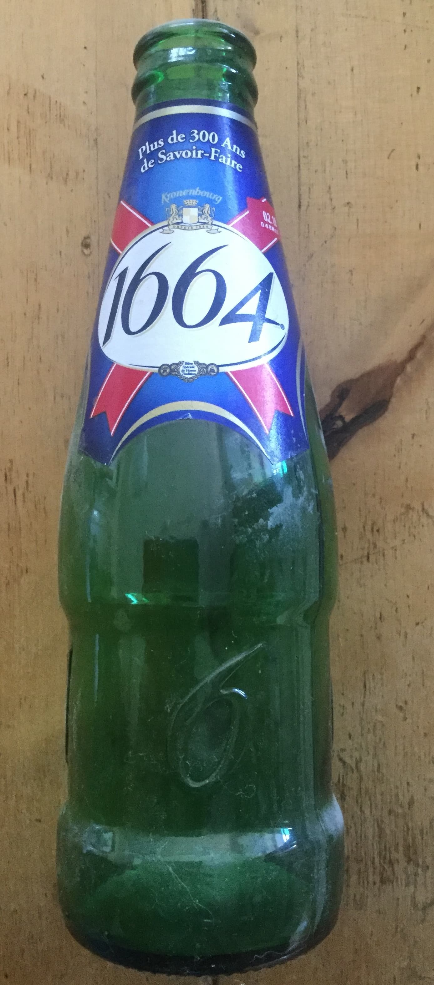 1664 Bière blonde packshot