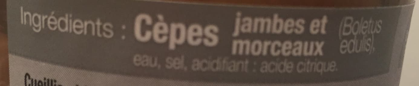 Borde Cèpes jambes et morceaux packshot