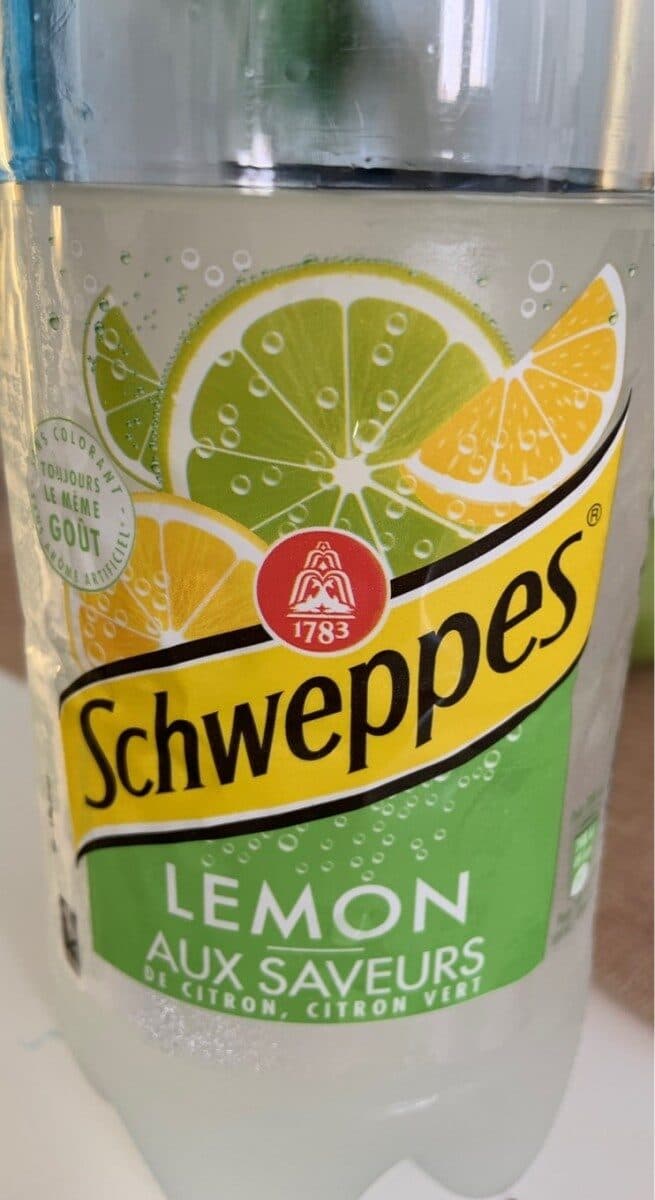 Schweppes Schweppes lemon packshot
