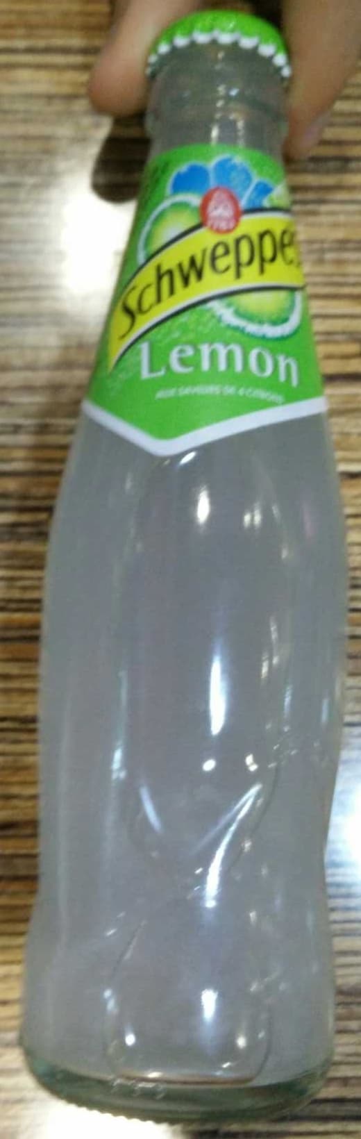 Schweppes Boisson gazeuse lemon packshot