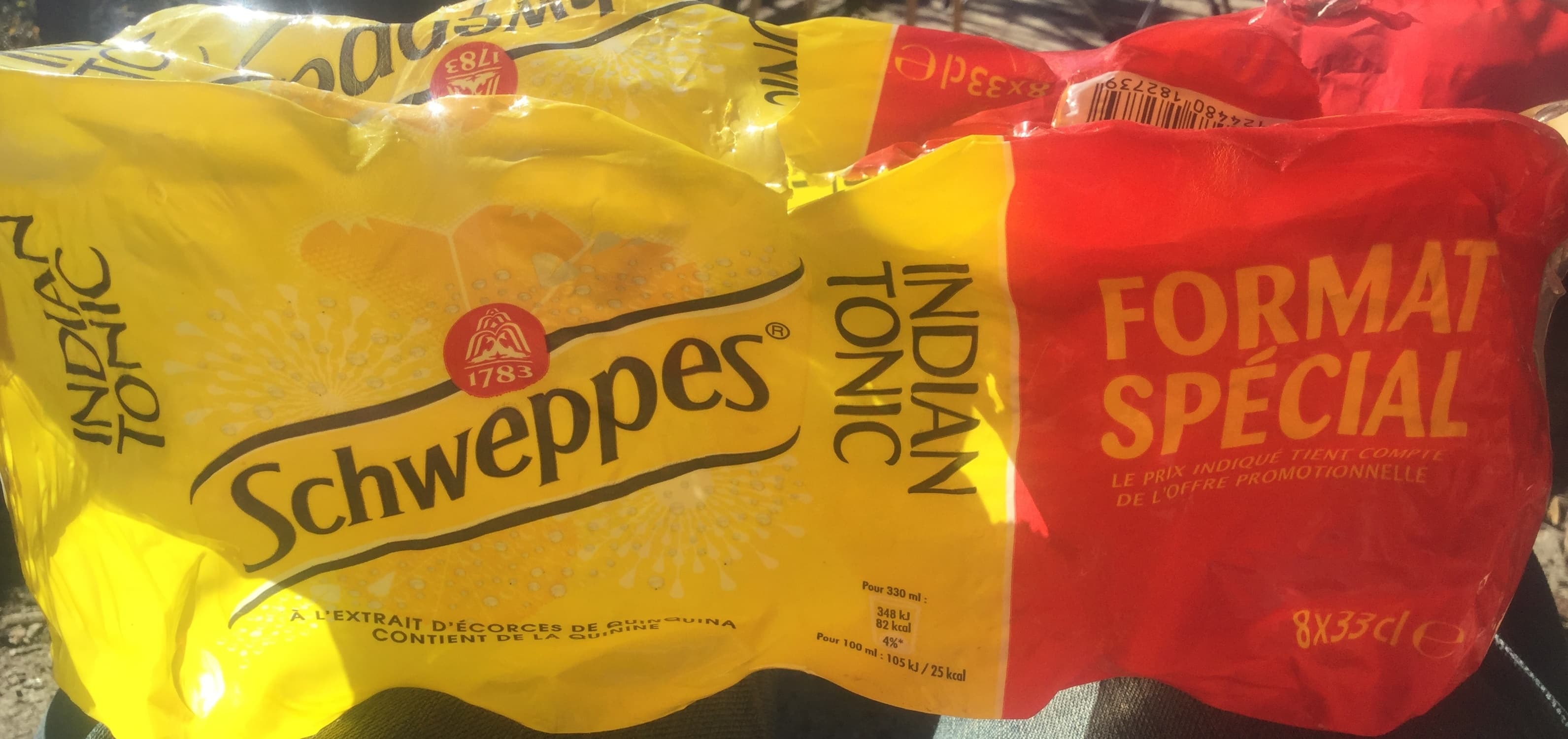 Schweppes Indian tonic packshot
