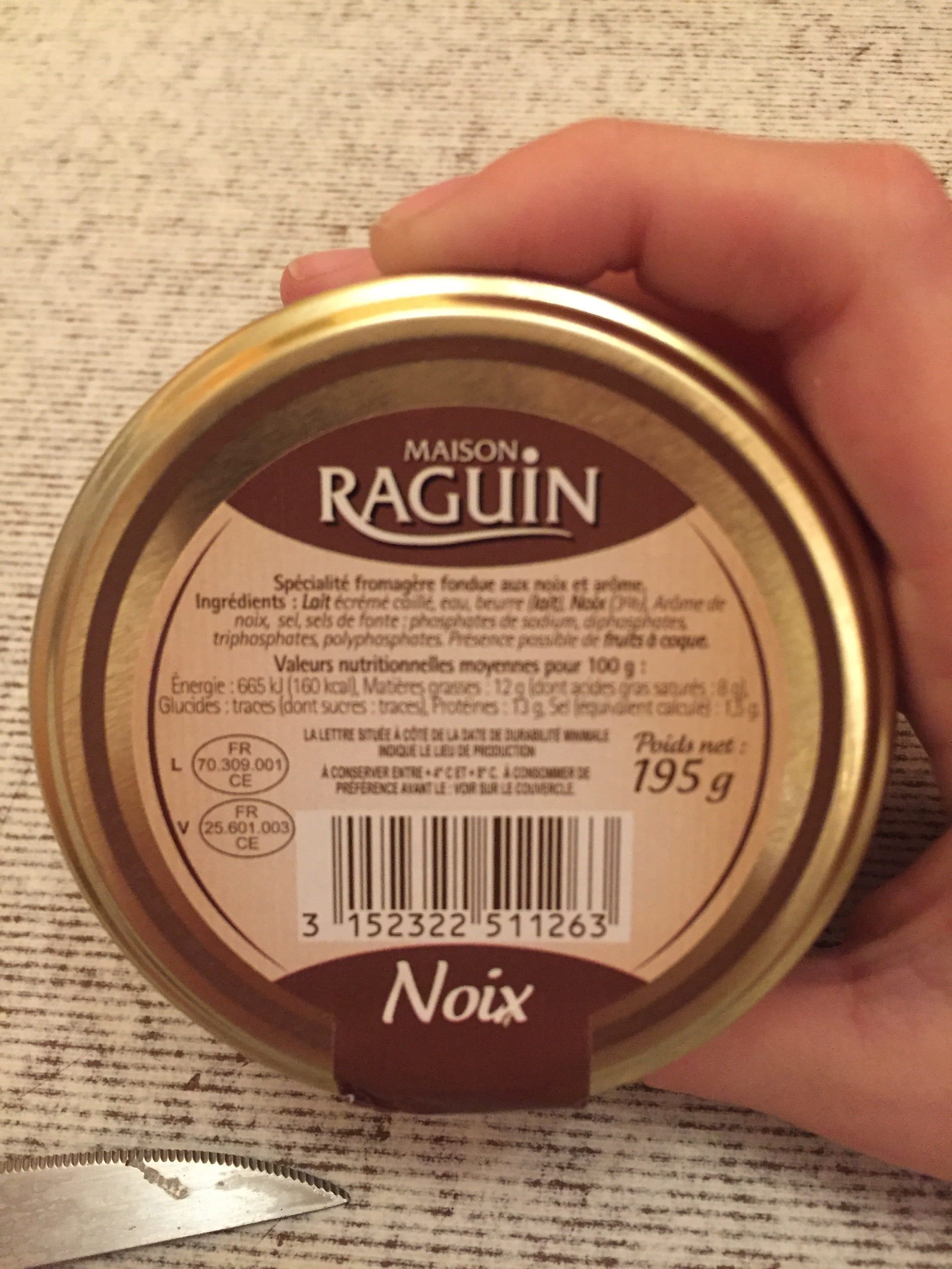 Maison raguin Cancoillotte au lait pasteurise aux noix 11%MG packshot
