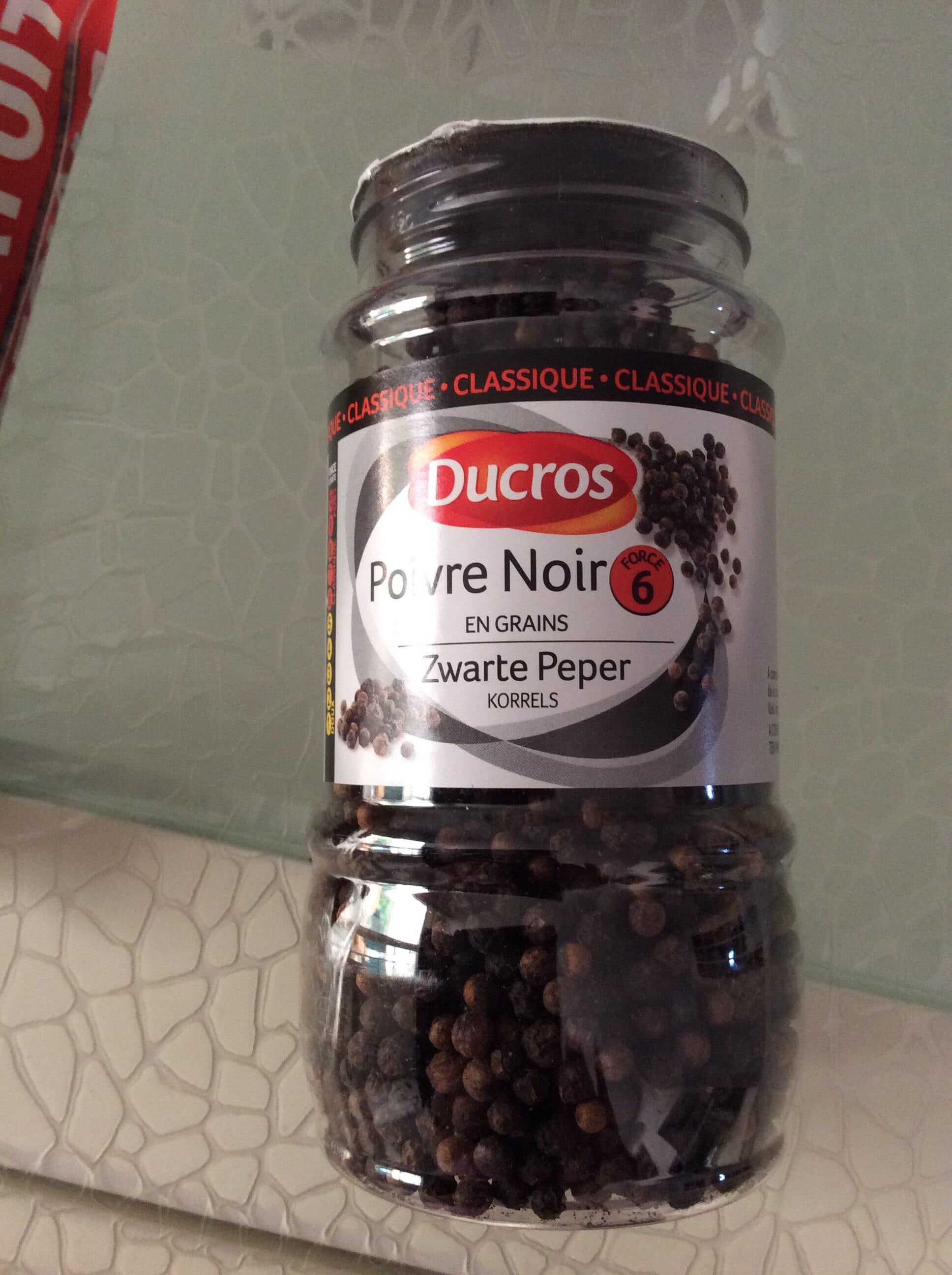 Ducros Poivre Noir En Grains packshot