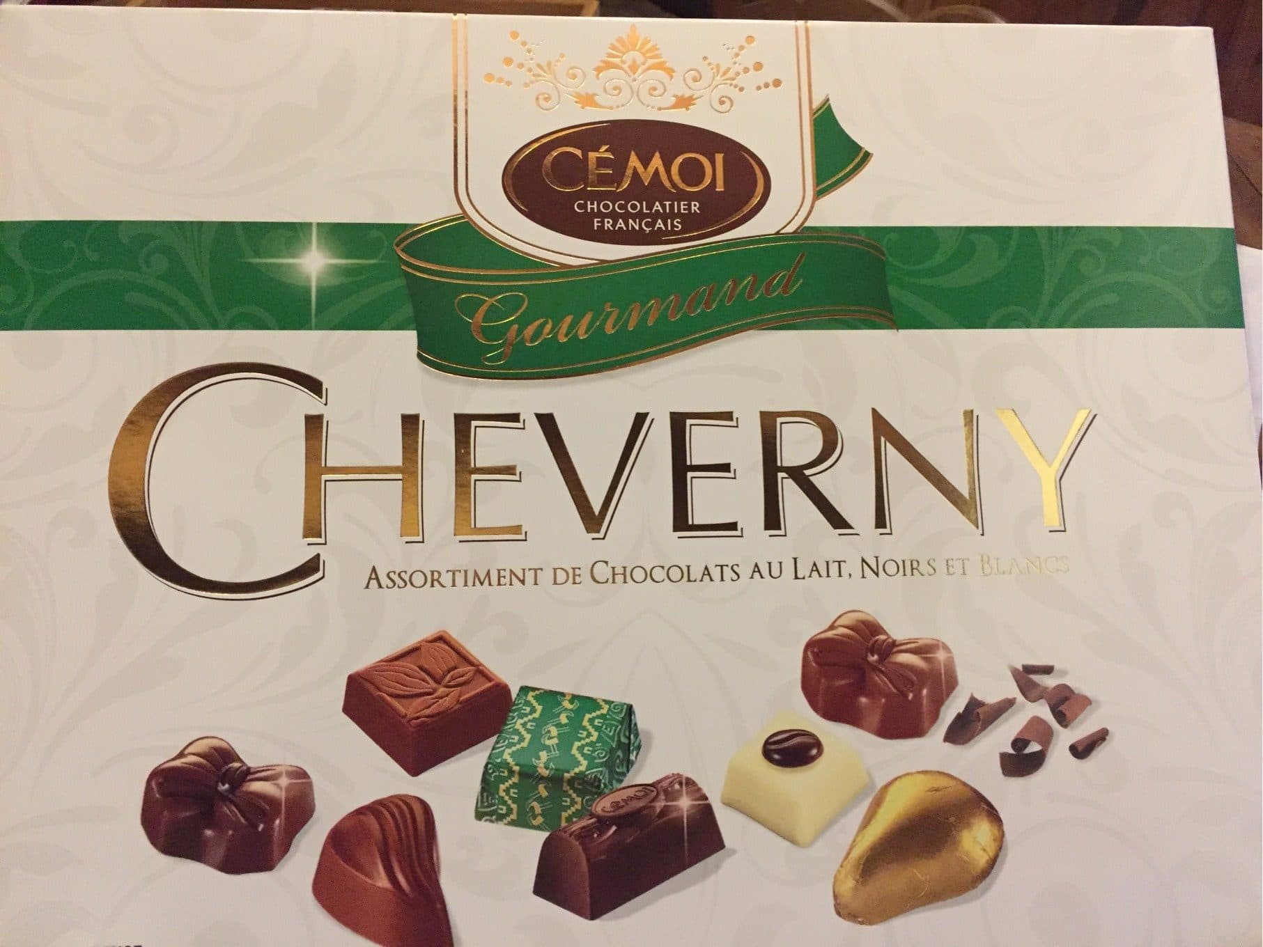 Cémoi Cheverny - Assortiment de Chocolats au Lait, Noirs et Blancs packshot