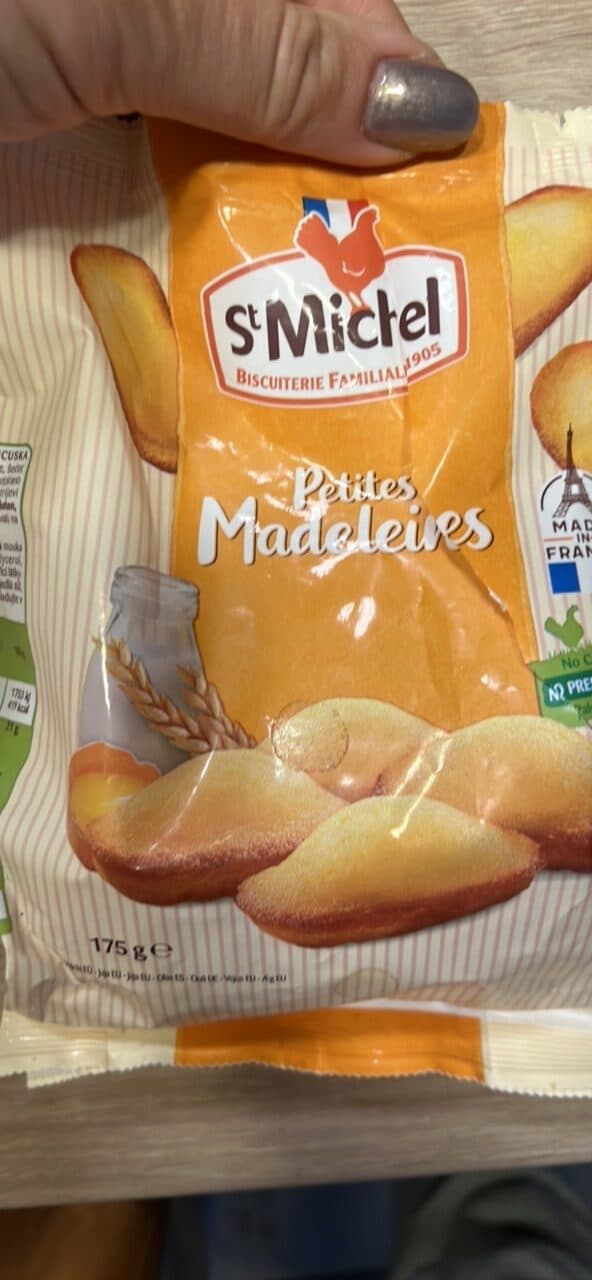 St Michel Petites Madeleines packshot
