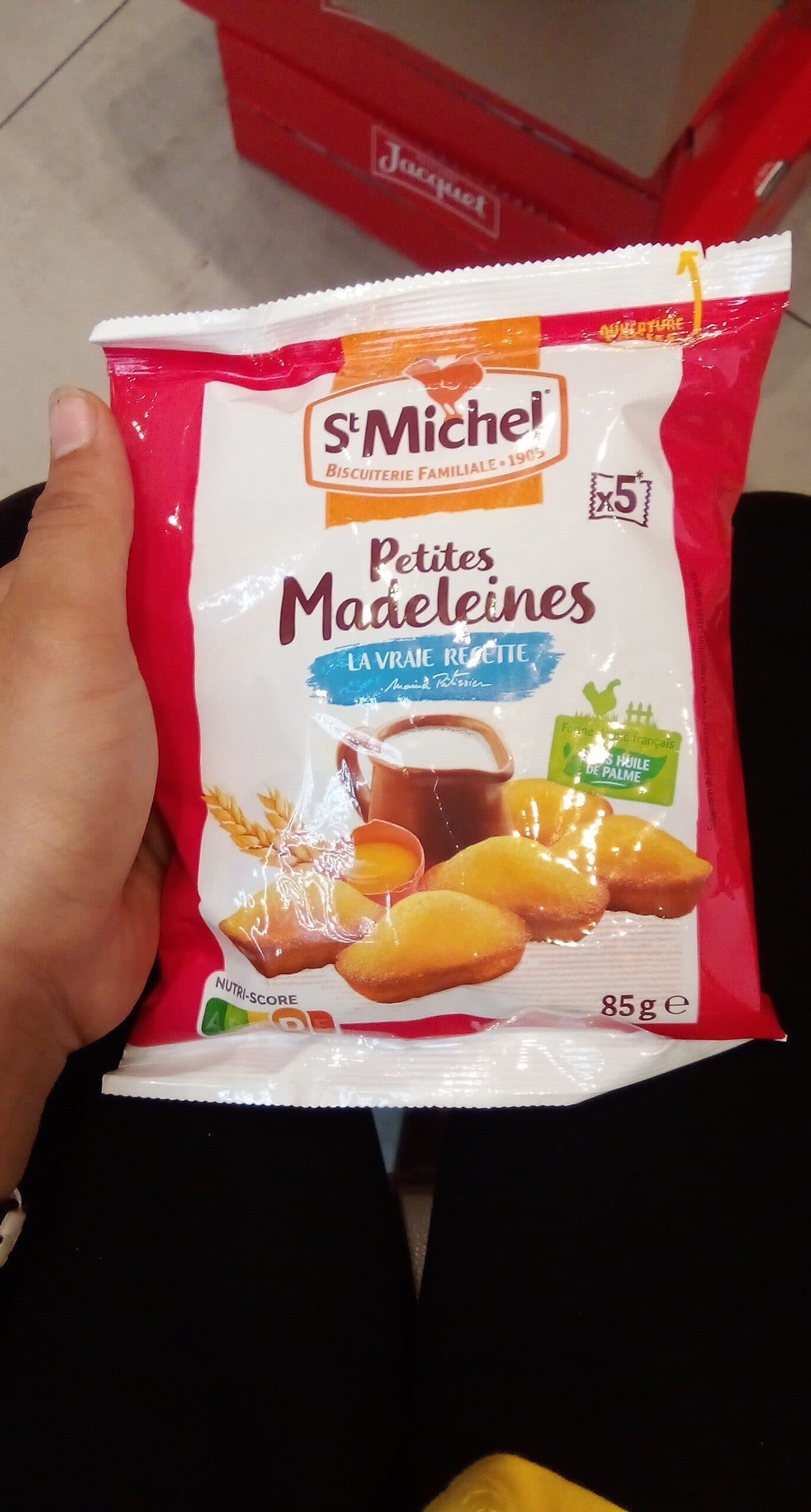 St Michel madeleines packshot