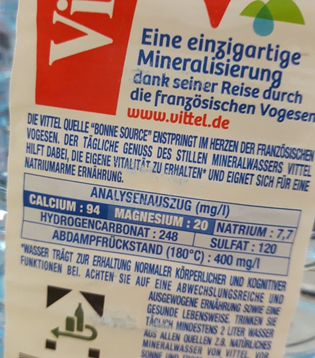 Vittel Natürliches Mineralwasser packshot