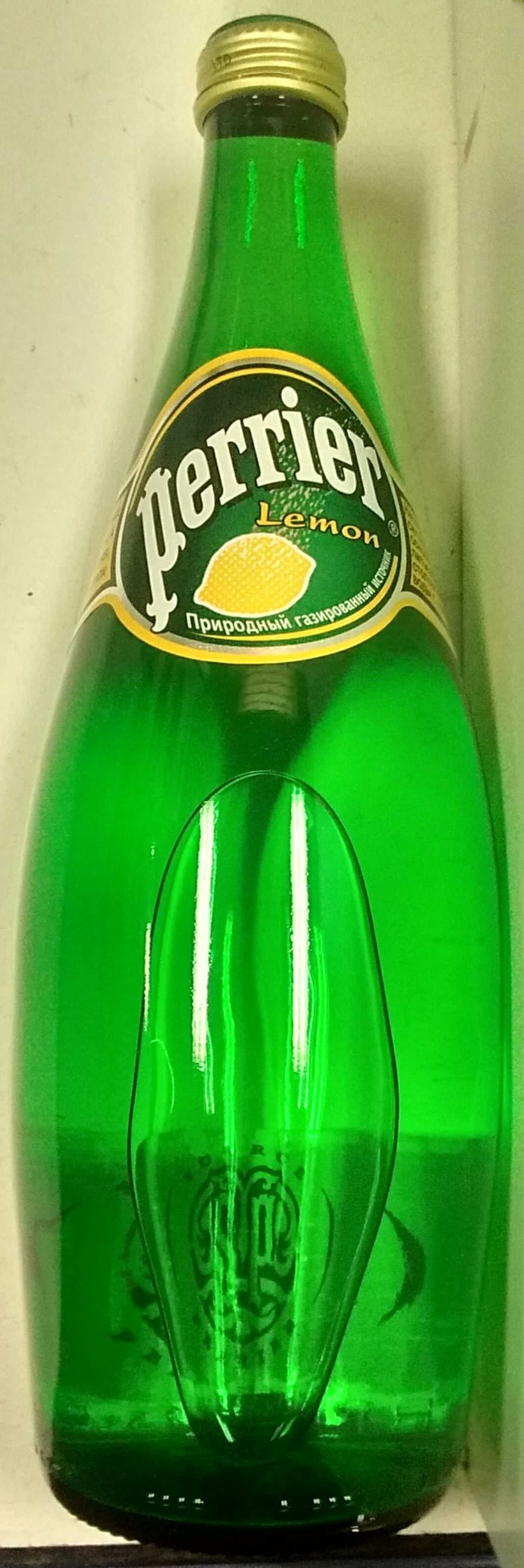 Nestlé Waters Lemon packshot
