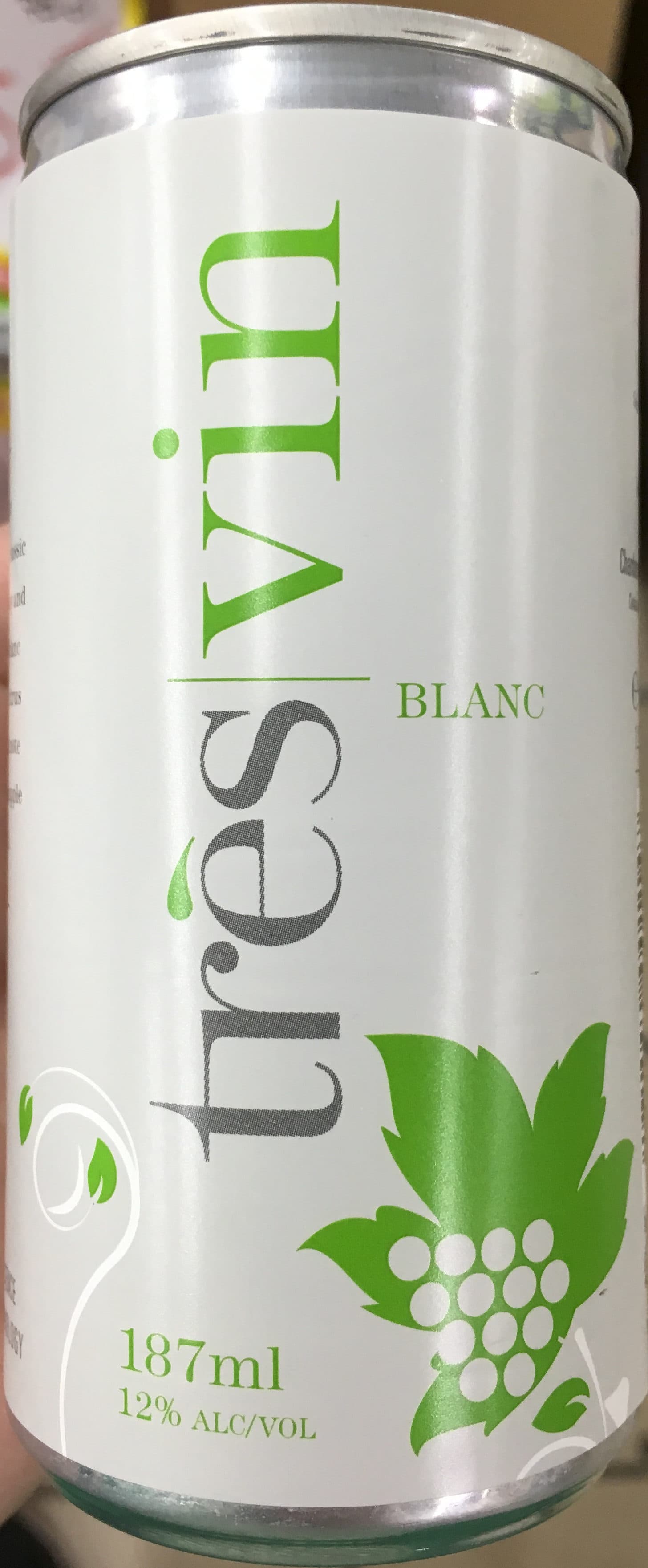 Très Vin Blanc packshot