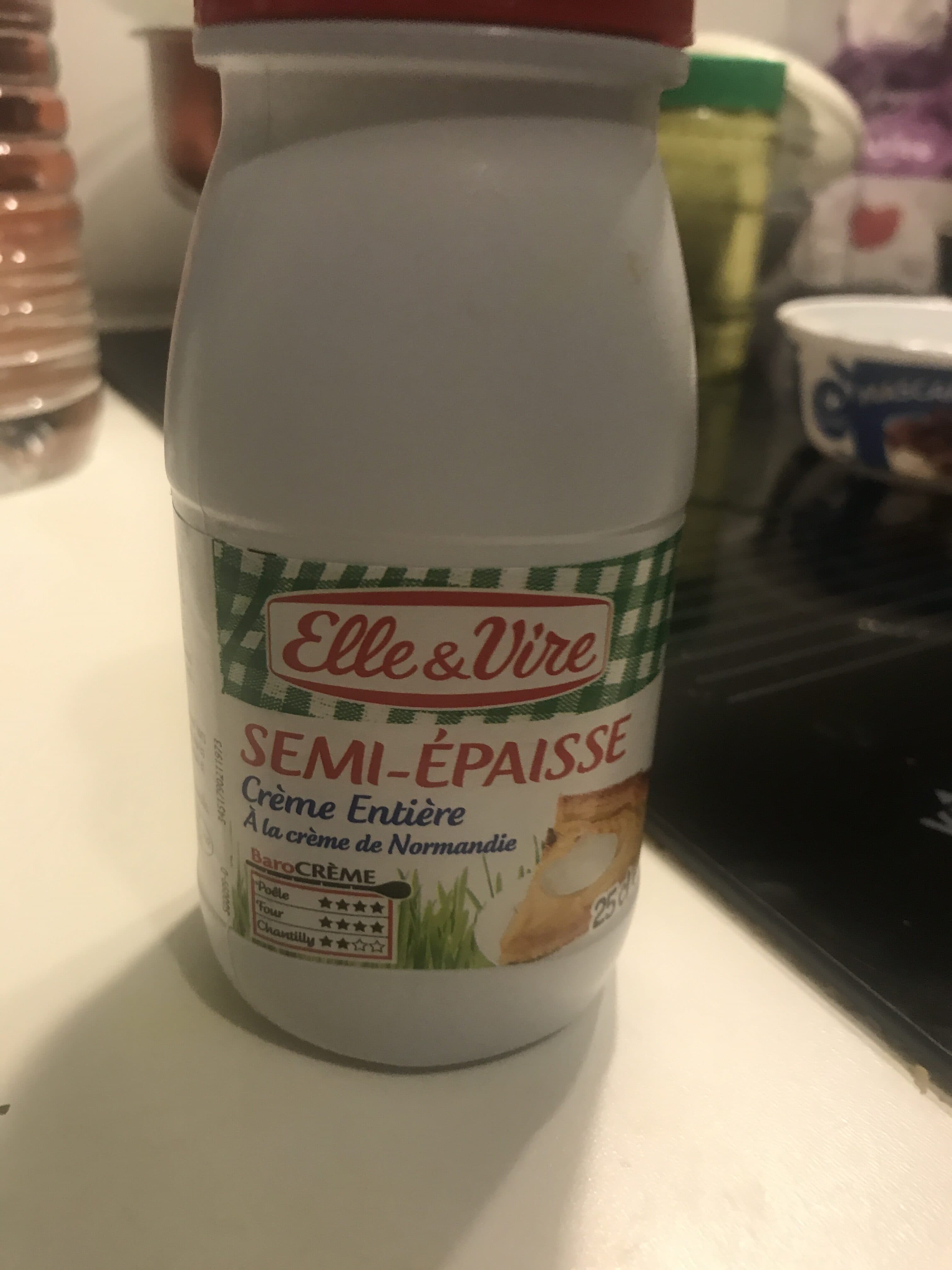 Elle & Vire Crème semi épaisse 4% packshot