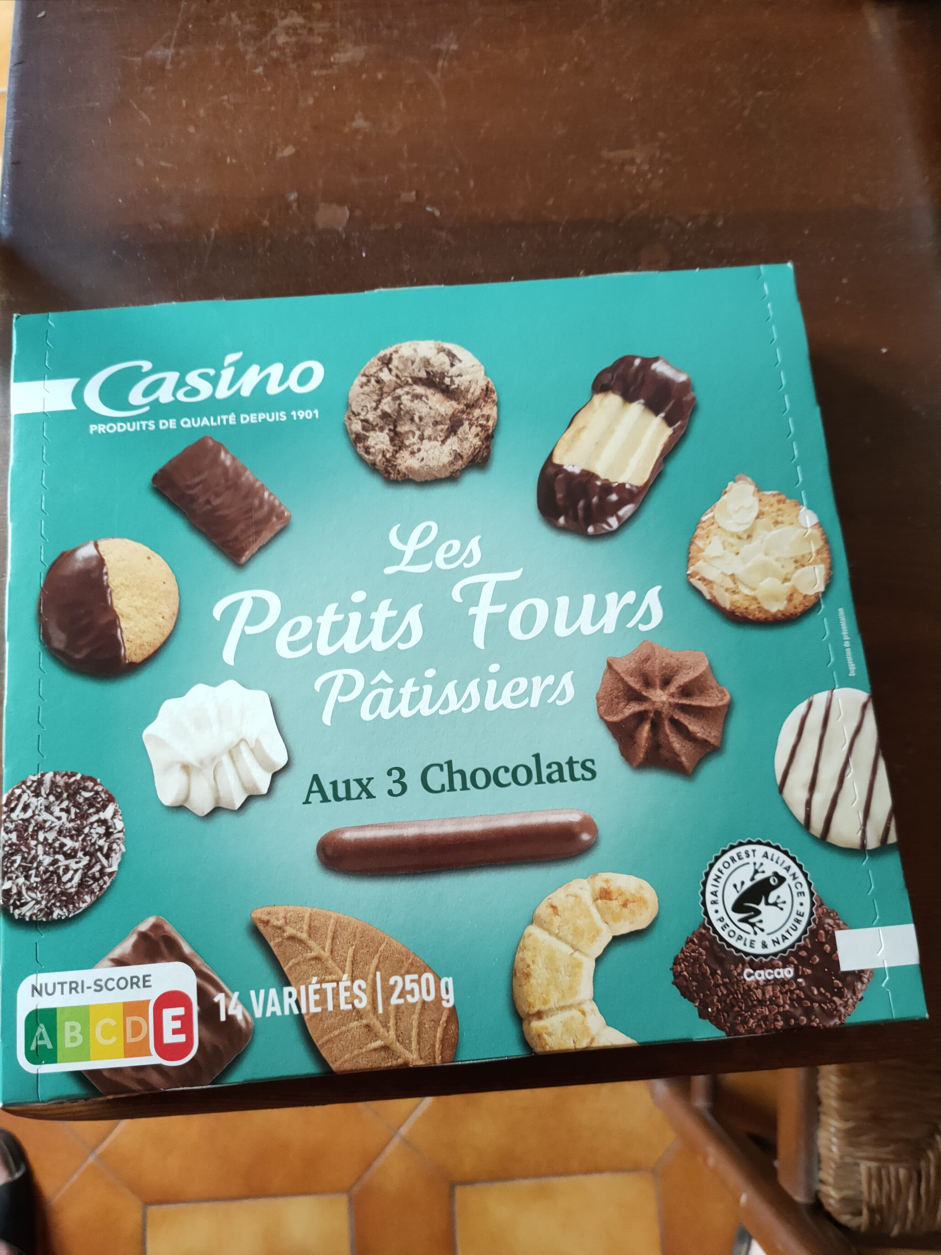 Casino Les petits fours pâtissiers aux 3 chocolats packshot