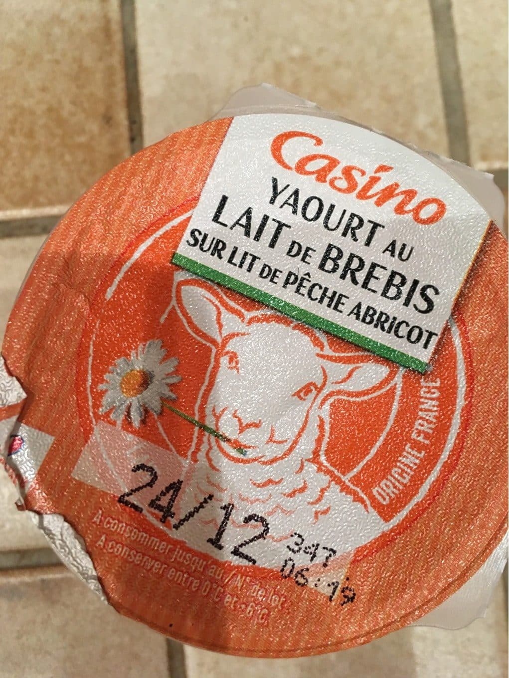 Casino Yaourt au lait de brebis sur lit de pêche-abricot packshot