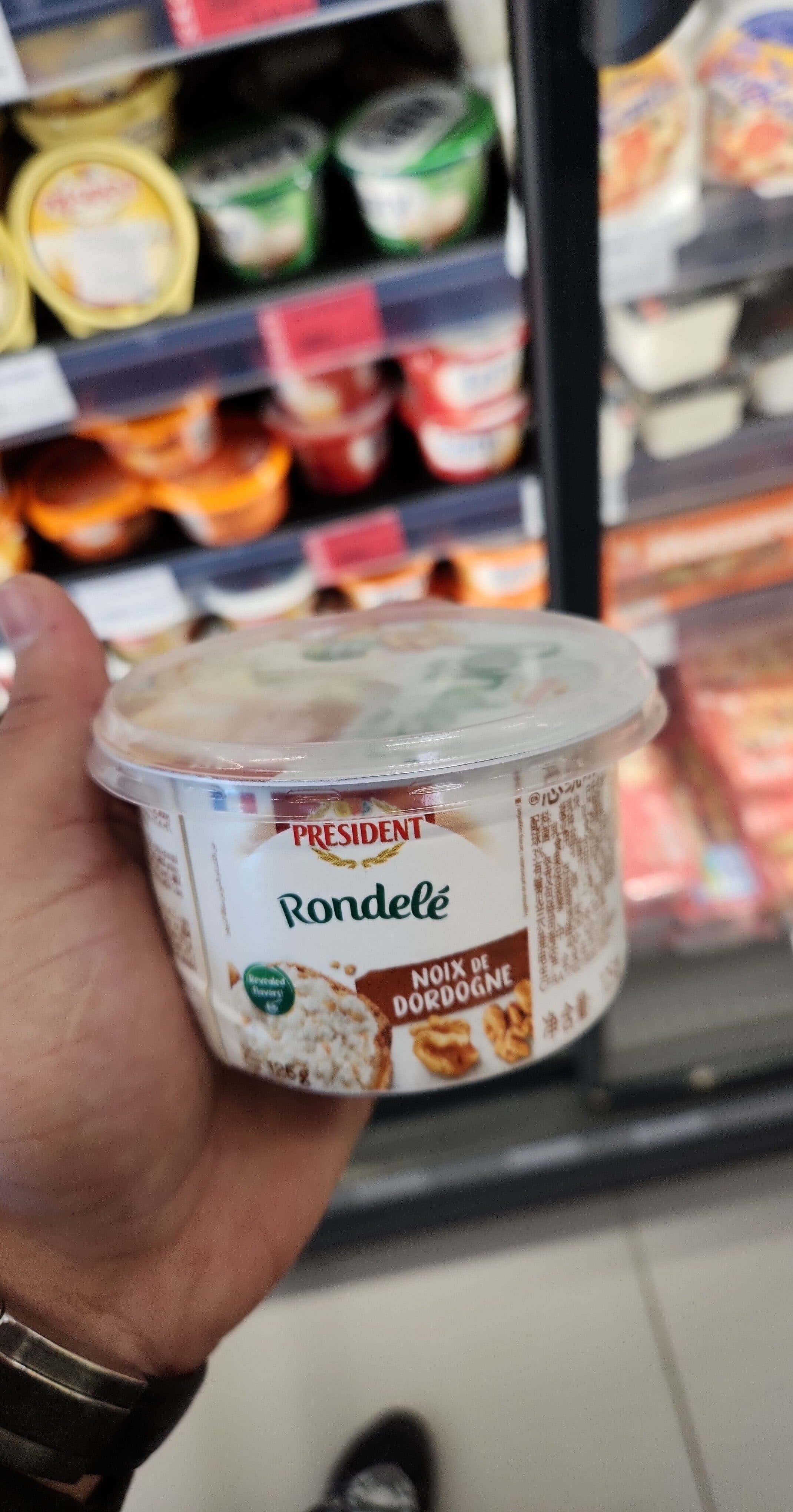 president President Rondele aux noix 125g . bn batouta packshot