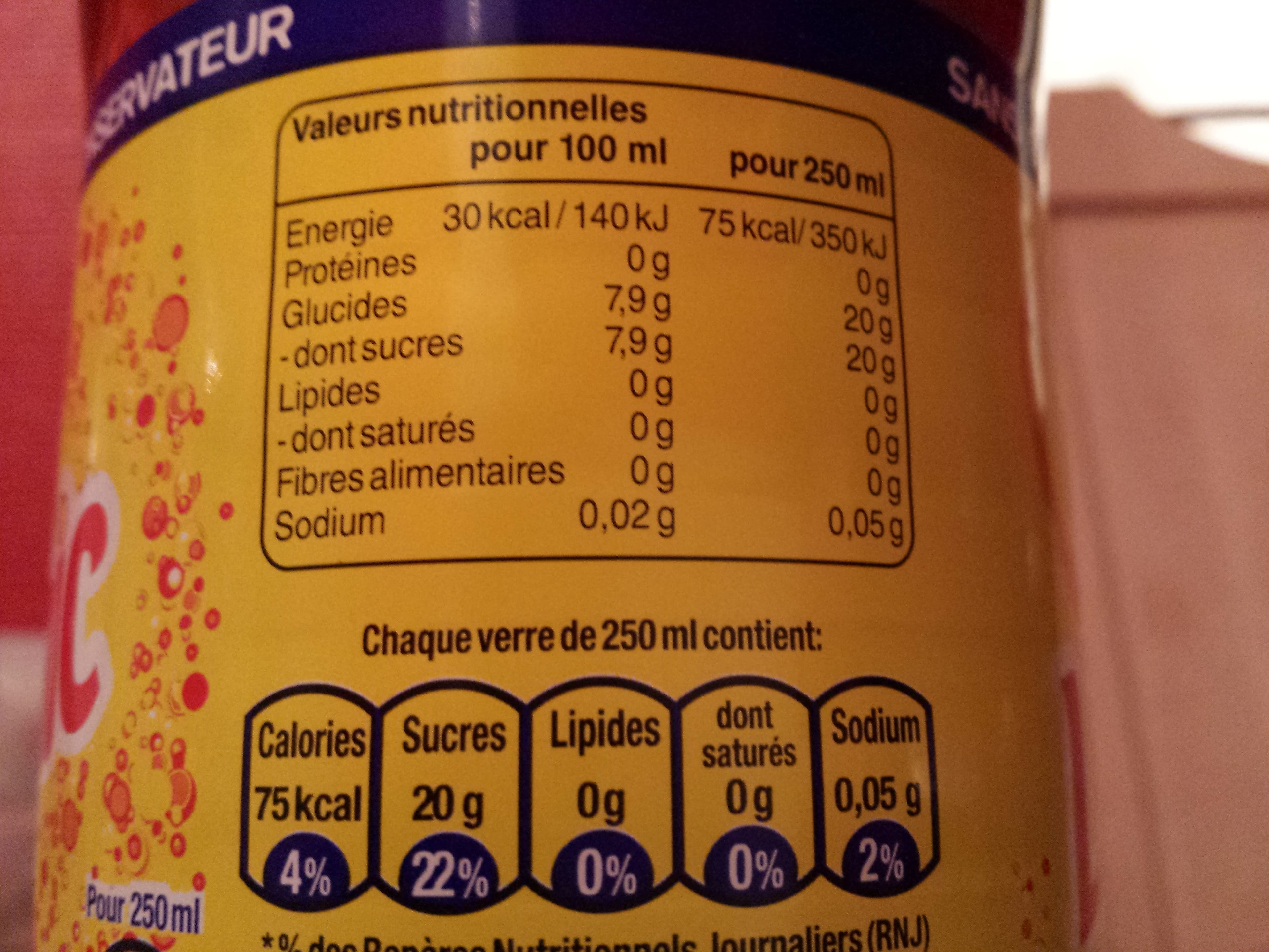Lipton Liptonic Ice tea Boisson rafraîchissante gazeuse packshot