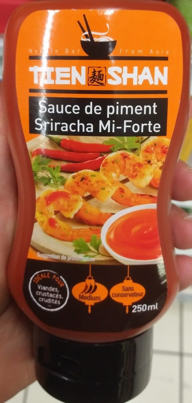 Tien Shan Sauce de piment sriracha mi-forte packshot