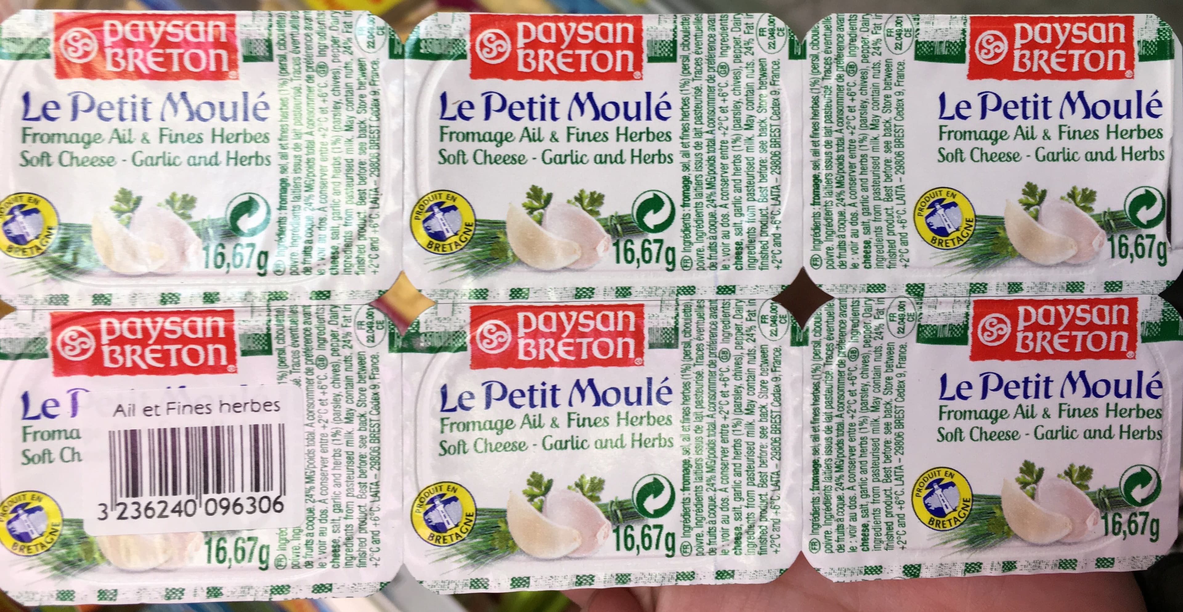 Paysan breton Le Petit Moulé Fromage Ail & Fines Herbes packshot