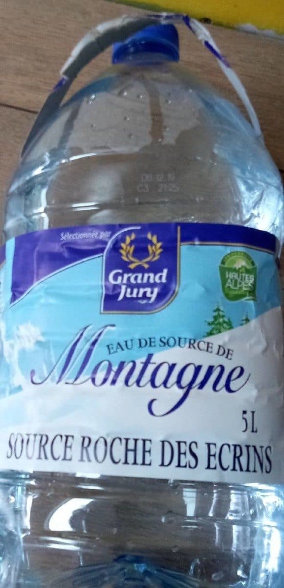 Carrefour Sélectionné par Grand Jury. Eau de source de Montagne. packshot
