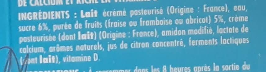 Pâturages Tubes de fromage blanc aux fruits : fraise, framboise, abricot packshot