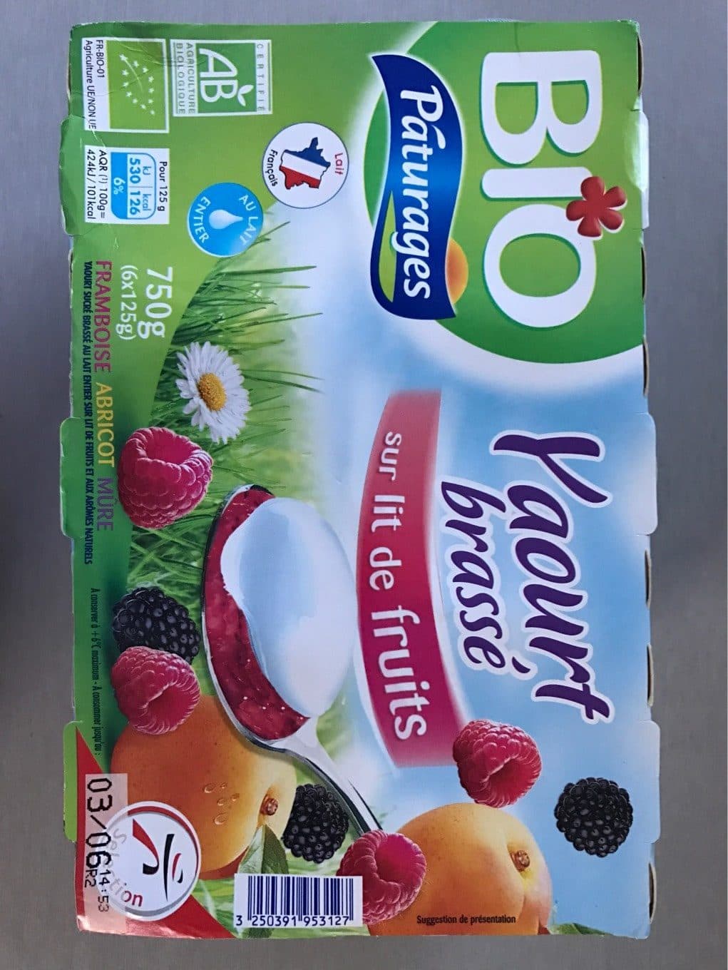 Pâturages YAOURT BRASSE SUR LIT DE FRUITS BIO (framboise, abricot, poire) 6X125G packshot