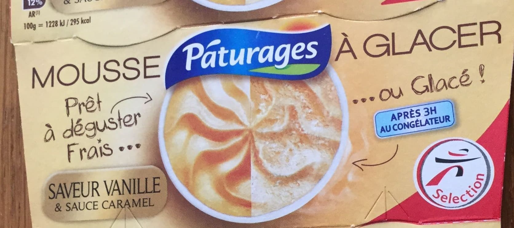 Pâturages Mousse saveur vanille & sauce caramel packshot
